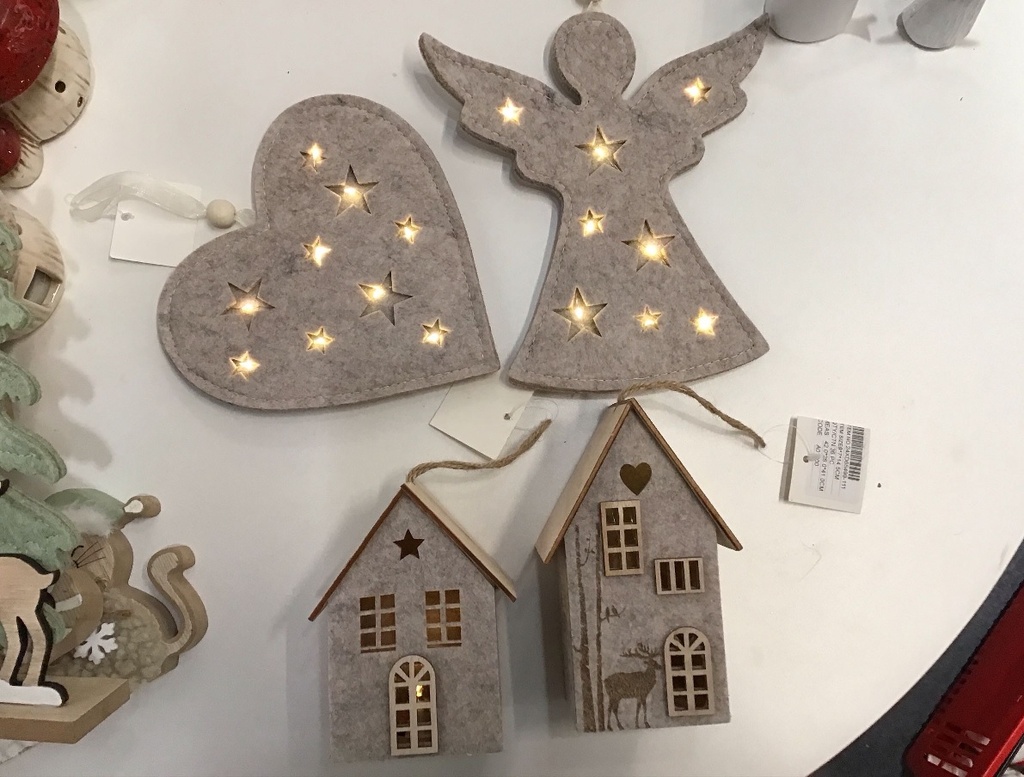 Sydän -koriste ledeillä, materiaali huopa, 9 LED, 9*20CM