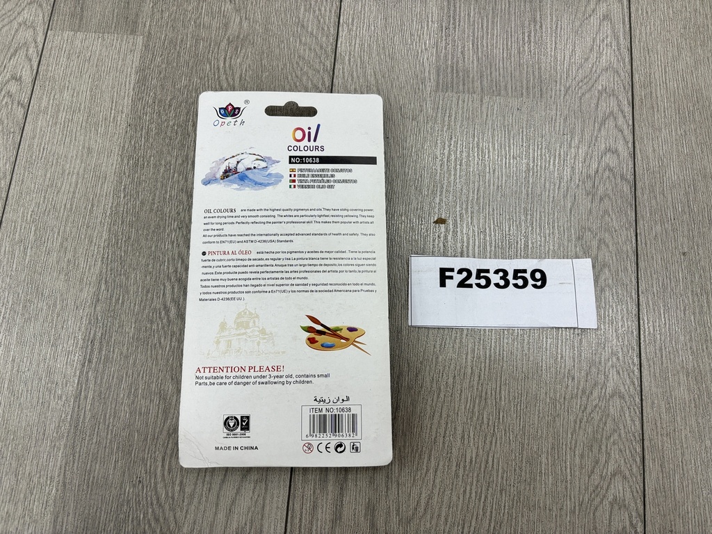 Akryylimaalisetti. 10*6ml maalia ja sivellin