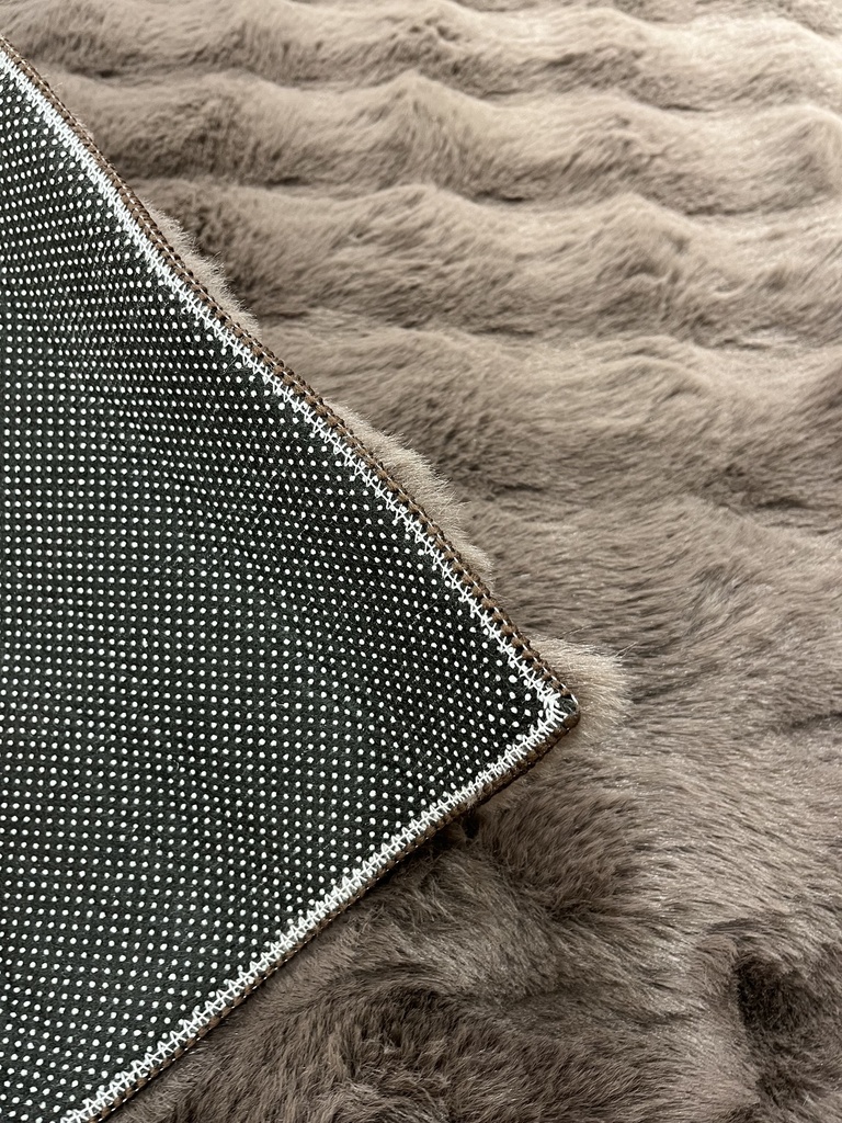 Tekoturkis kynnys/kylpyhuonematto, rabbit fur, muotoiltu pinta 50x80cm, tumman ruskea tai musta, kumpi väri? 
