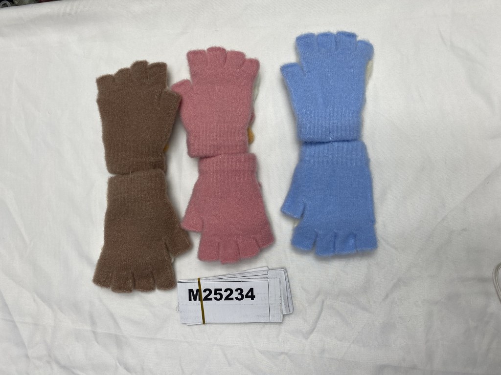 Lasten Magic -käsineet, materiaali: polyesteri 90%, spandex 10%