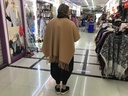 Poncho edestä auki, 114x140 cm, 100% polyesteri, hapsut,  750g, värilajitelma