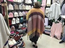 Poncho edestä auki, 145x120 cm, 100% polyesteri, hapsut,  420g, kuvan väri