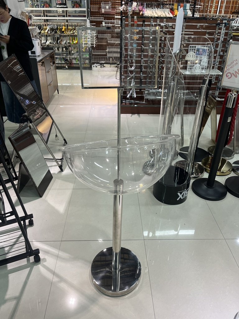 Vaaterekki/teline, materiaali akryyli+SS teräs, yläosan halk. 53 cm, alaosan halk. 31 cm, korkeus 140 cm