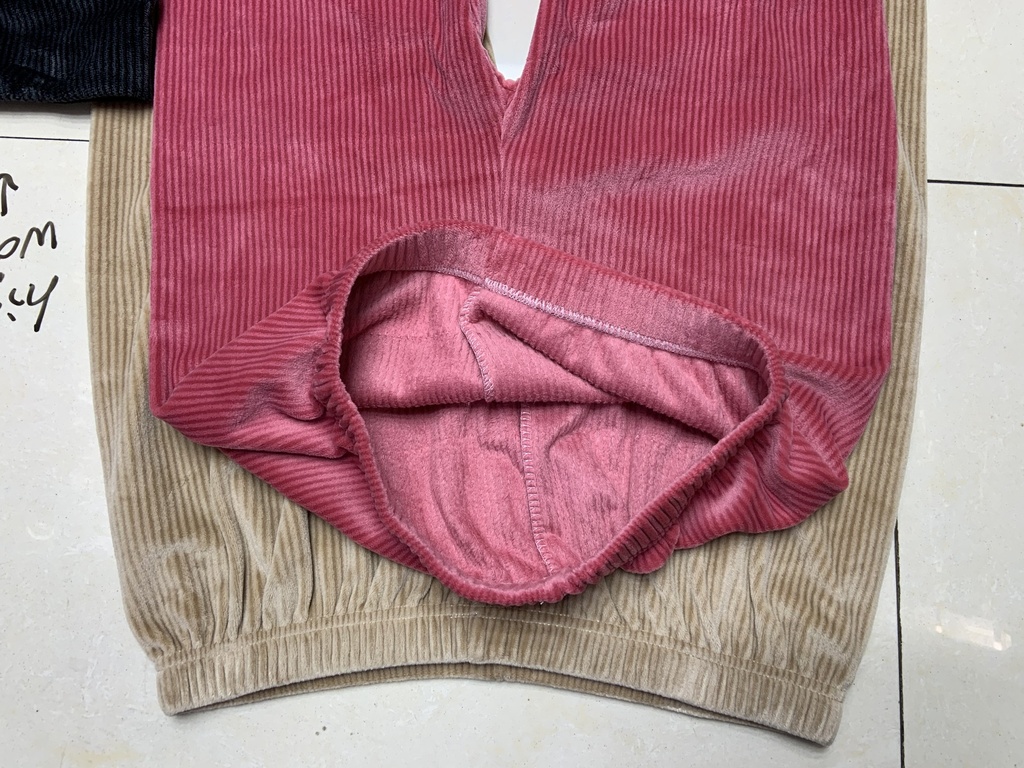 Naisten plyysileggingsit, väri beige, S/M ja L/XL -lajitelma, korkea vyötärö, sametin oloinen materiaali