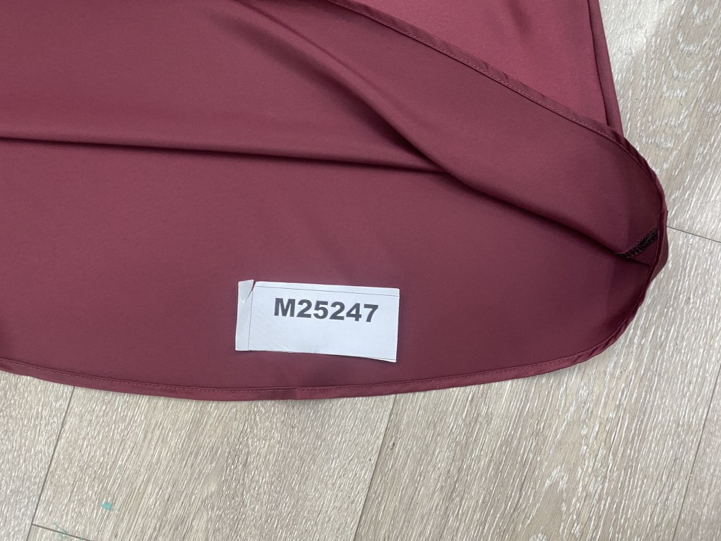 Naisten hame, väri: musta, 3-kokolajitelma: M, L ja XL