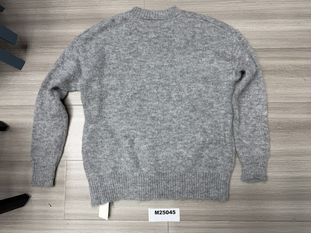 Naisten helmikoristeinen neulepusero, harmaa, kokolajitelma S/M ja L/XL