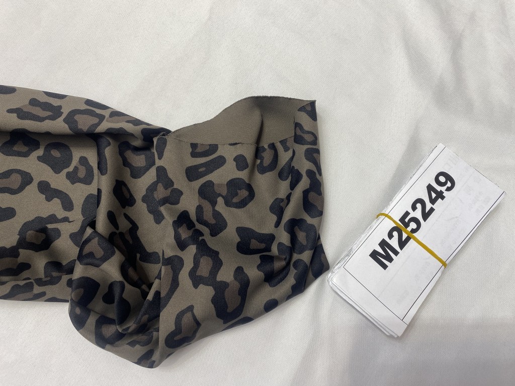 Naisten kuosilegginsit, koko M, kuosilajitelma