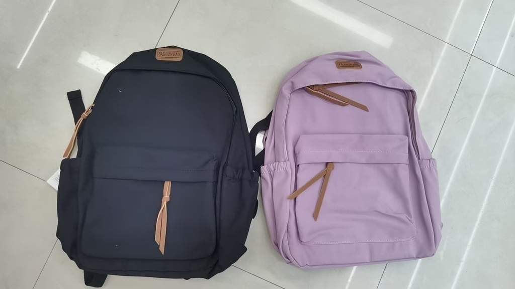 Reppu, koko 41*29*12cm, ilman logoa.