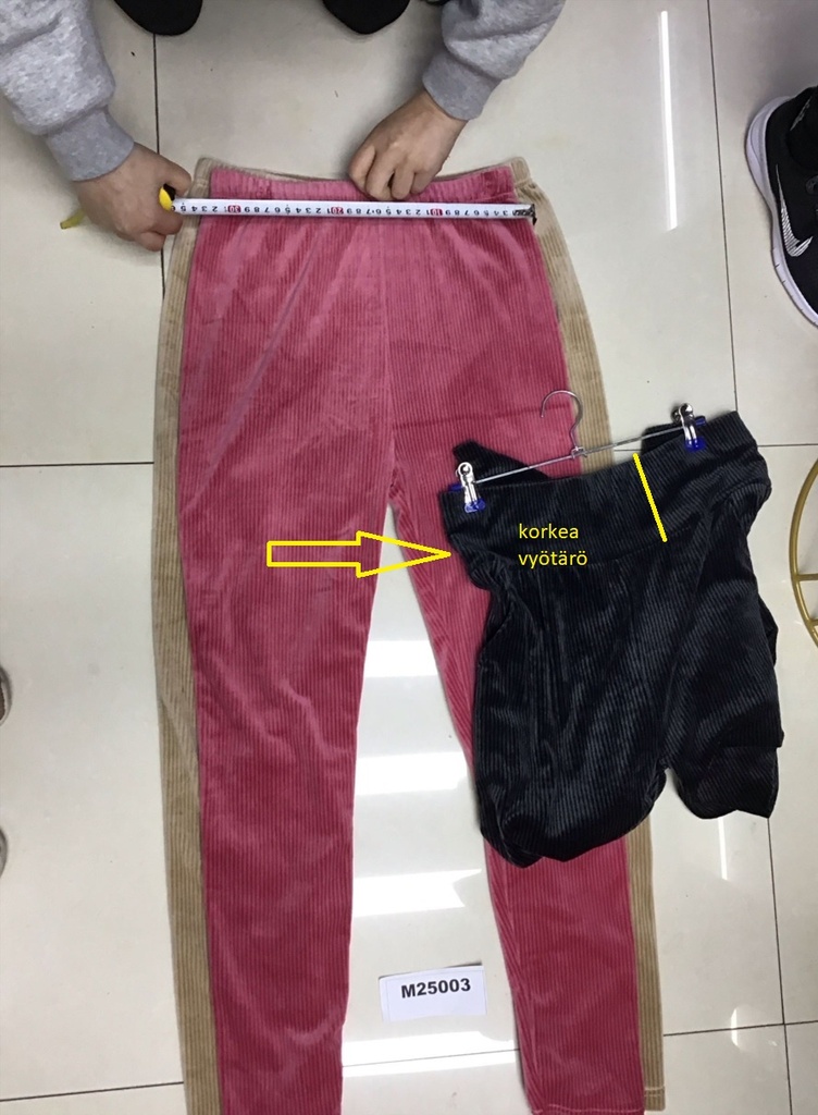 Naisten plyysileggingsit, väri beige, S/M ja L/XL -lajitelma, korkea vyötärö, sametin oloinen materiaali