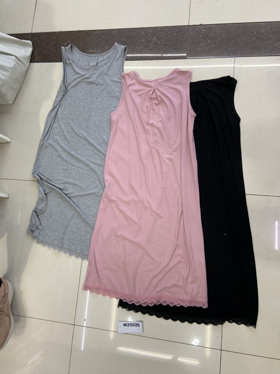 Naisten yöpaita, pehmeää viskoosia, one size, MUSTA
