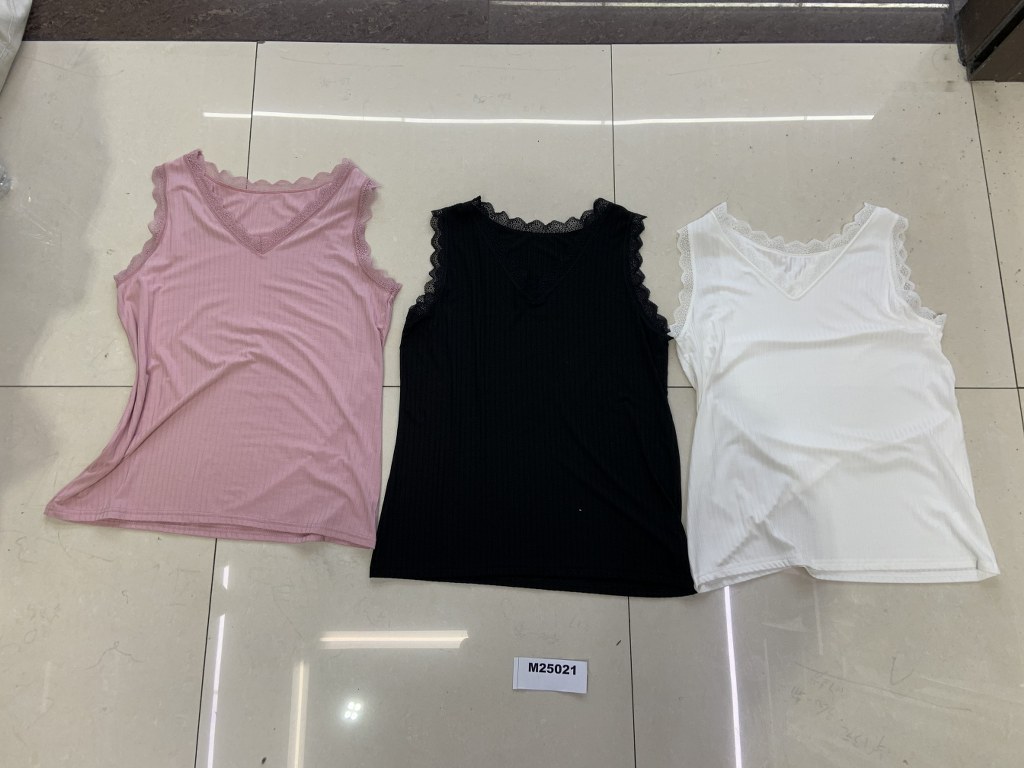 Naisten toppi, pehmeää viskoosia, L/XL- koko, värilajitelma