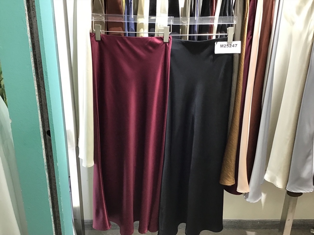 Naisten hame, väri: musta, 4-kokolajitelma: M-2XL