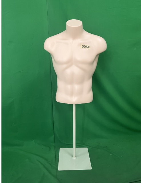 UUTUUS! Mallinukke Mies -torso jalustalla
