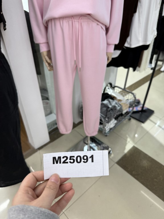 College -housut, pinkki, 3-kokolajitelma, materiaali viskoosi+spandex+polyesteri. 
