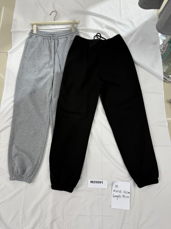 College -housut, musta, 3-kokolajitelma, materiaali viskoosi+spandex+polyesteri. 