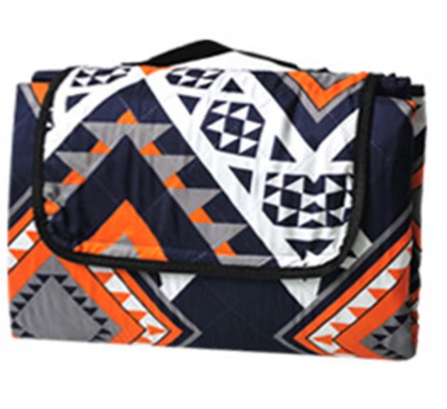 Picnic-huopa 200x200 cm, 3-kerros materiaalit: Polyester/Polyester-kuitu/muovipinnoite PEVA, tarrakiinnitys, kantokahva, minimi 100 kpl