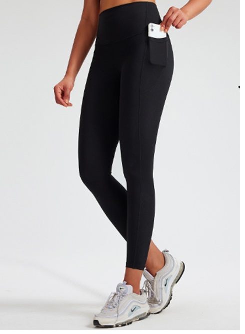Sportti leggins taskulla, vatsatuella, kokolajitelma S-XL, materiaali 75% polyamidi, 25% spandex
