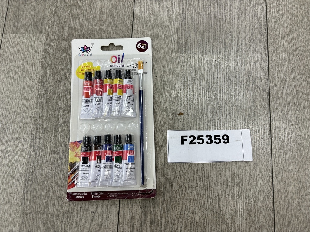 Akryylimaalisetti. 10*6ml maalia ja sivellin