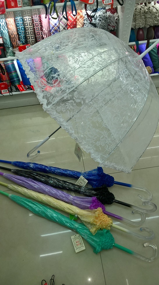 Sateenvarjo pitsi, koko 60cm, värilaj musta ja valkoinen. 