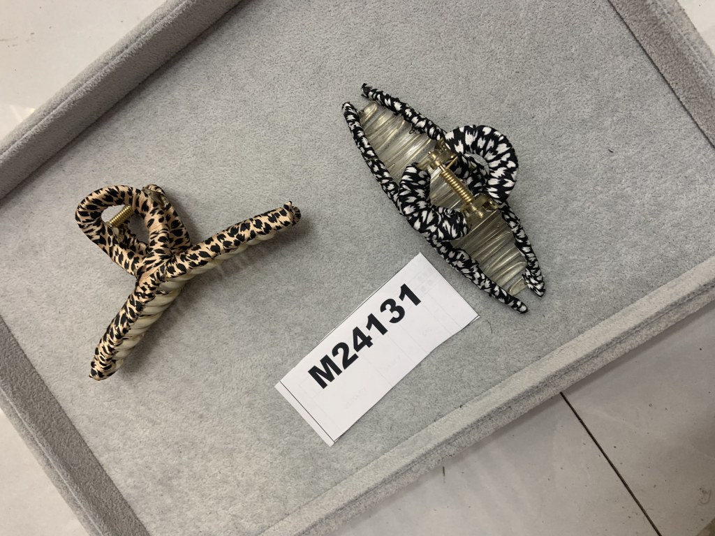 Hiusklipsi, 13 cm, eläinkuosi, materiaali polyesteri, 2-värilajitelma, minimi 120 kpl/väri
