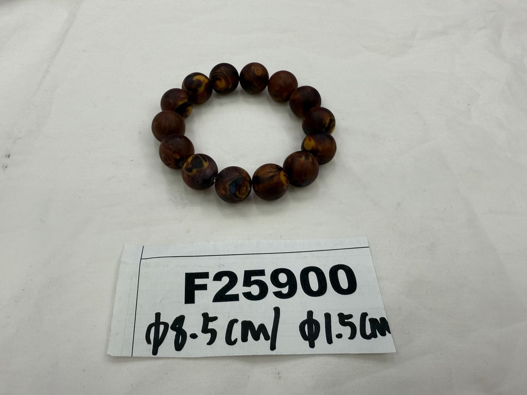 Rannekoru, halkaisija 8,5 cm, helmen koko 1,5 cm