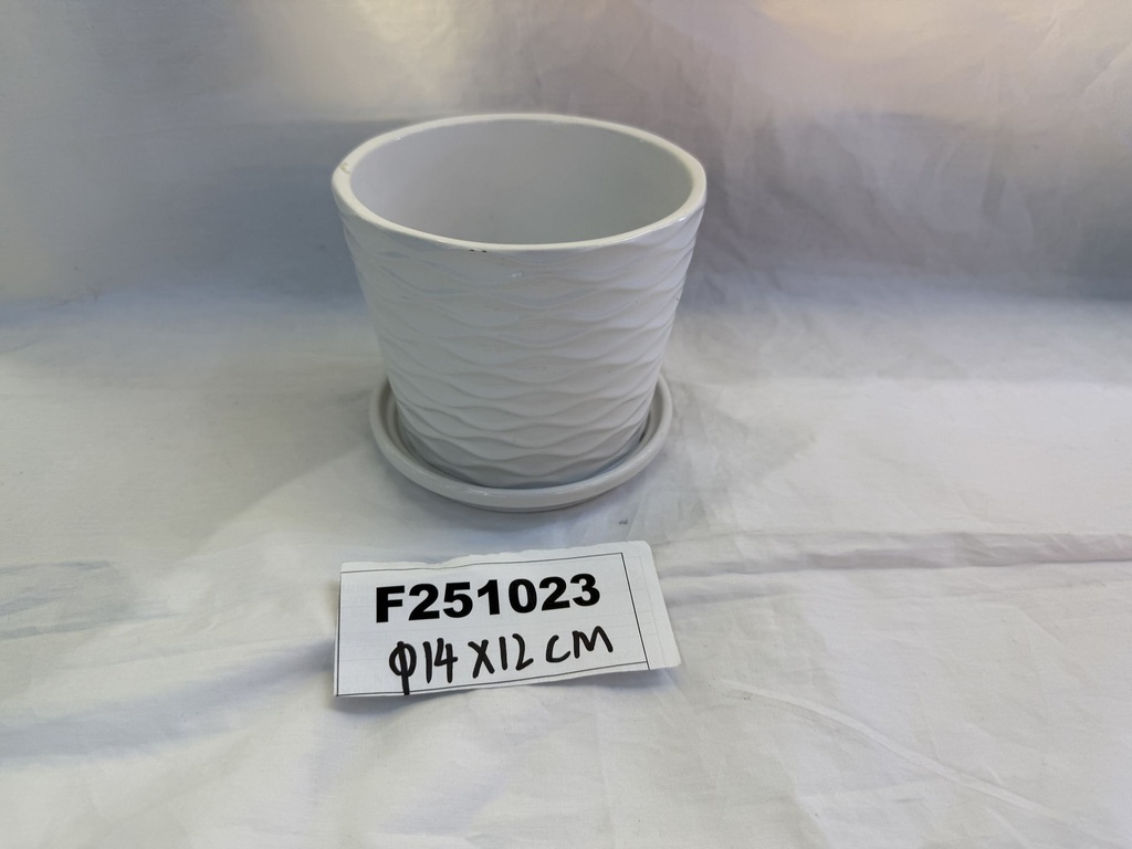 Kukkaruukku aluslautasella, halkaisija 14 cm, korkeus 12 cm