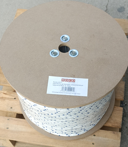 Palmikoitu ja kierretty polyesteriköysi. Koko: 8mm X 15kg, n. 390m.