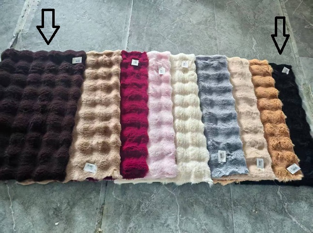 Tekoturkismatto, rabbit fur, muotoiltu pinta 180x230cm, tumman ruskea tai musta, kumpi väri? 