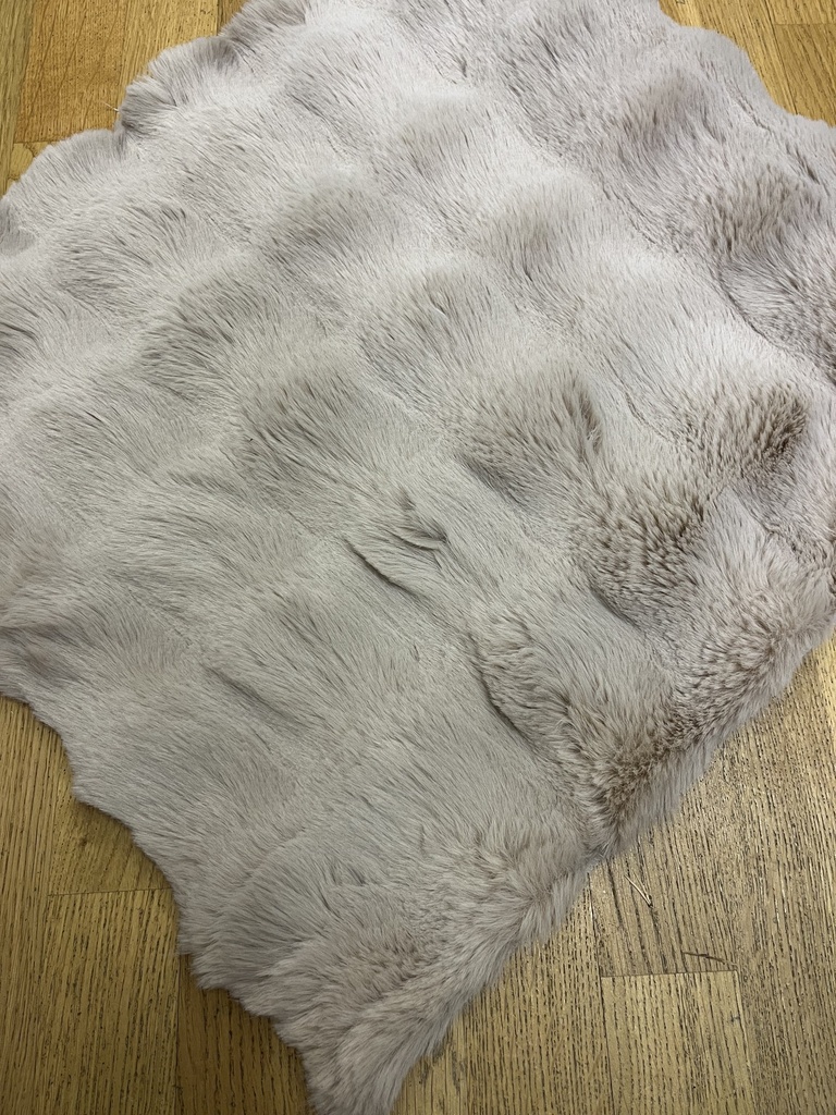 Tekoturkismatto, rabbit fur, muotoiltu pinta pyöreä halk. 120cm, beige