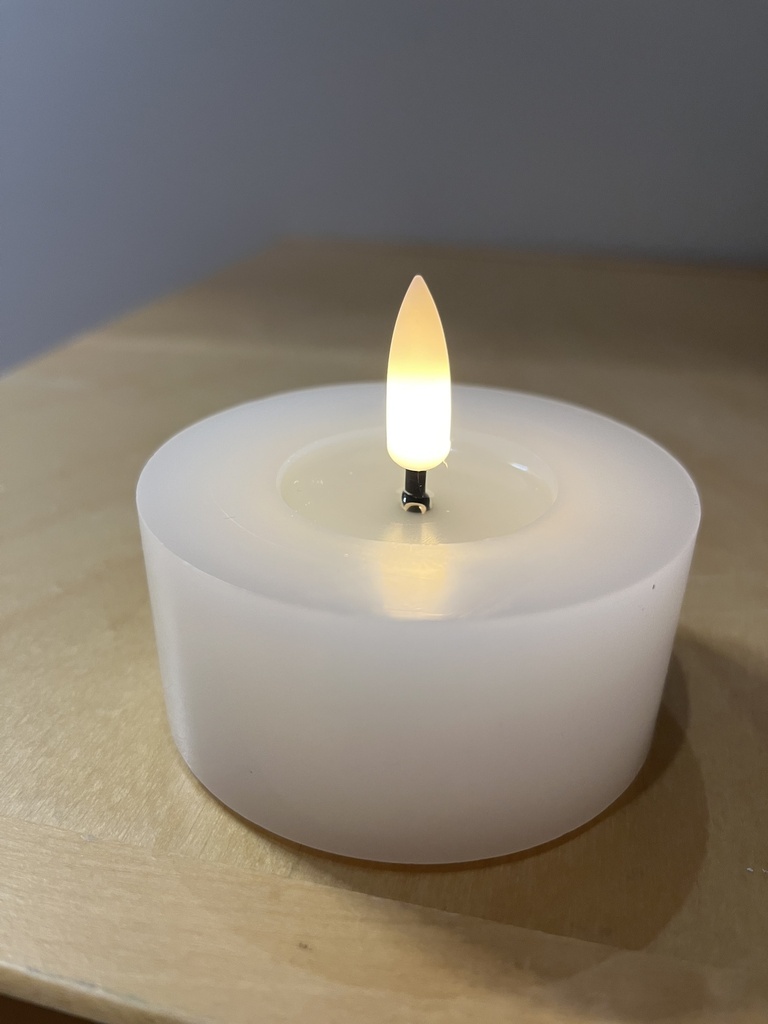 UUTUUS! Led liquid wax vahakynttilä, 3D eläväliekki 7,5x12,5cm, valkoinen, sileä pinta 