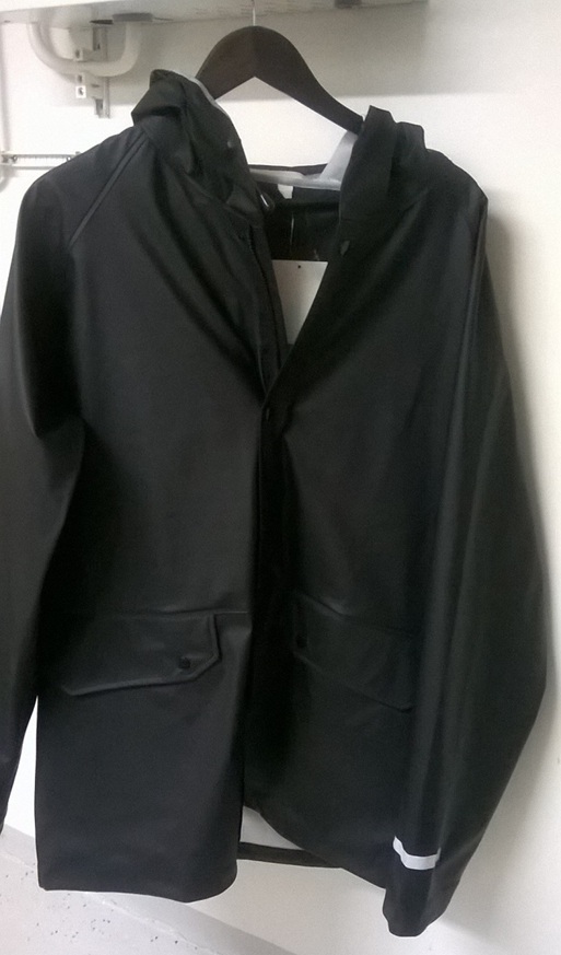 Sadetakki musta, kokolajitelma S-XXL