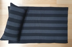 Laudeliina tasaraita 50x150cm, musta/harmaa