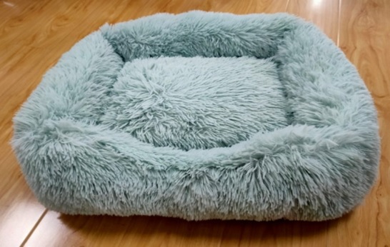 Lemmikkipeti Fluffy kantikas, reunoilla 60x48x18cm