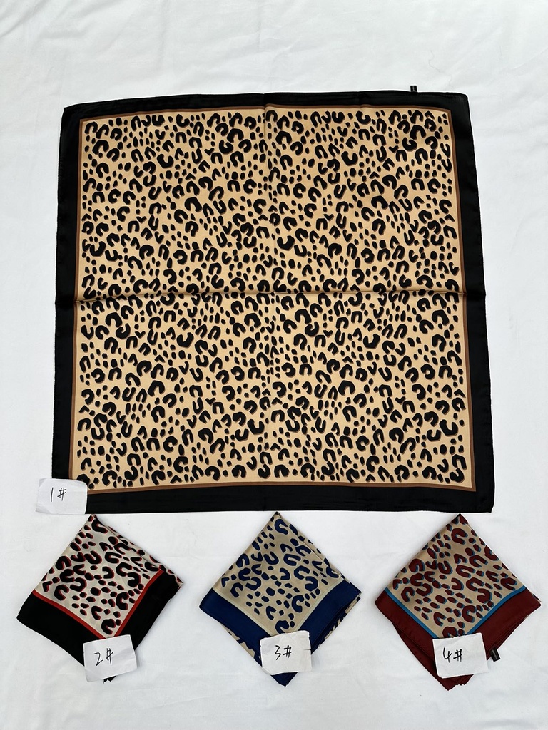 Huivi leopardikuosi 70x70 cm