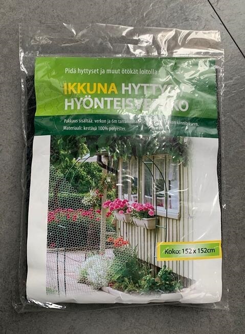 Hyönteis/hyttysverkko 152x152cm + 6m ( 1cm ) tarranauhaa, materiaali 100% musta tai harmaa polyester