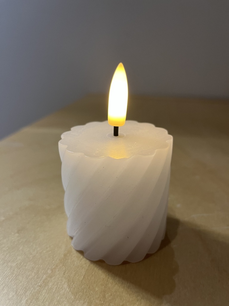 3D LED Twister lyhty vahakynttilä 1kpl, ajastimella, valkoinen kynttilävaha