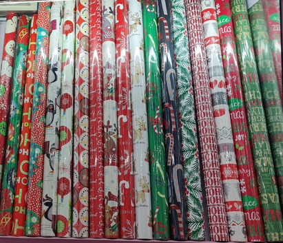 Joulupaperilajitelma sis. 8 - 10 eri kuvassa näkyvää mallia. Paperi 60 gsm. 70x200cm. EI SP.