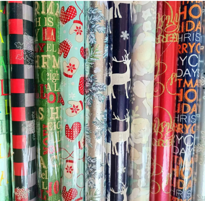 Joulupaperilajitelma glitter printeillä ja kuvioilla  sis. 8 - 10 eri kuvassa näkyvää mallia. Paperi 60 gsm. 70x200cm. EI SP.