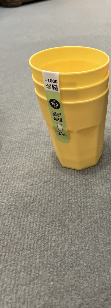 SUPER muki 3 kpl/ setti. 390 ml. Väreinä voinkeltainen tai harmaa. Selvitetään saadaanko lajitelma.