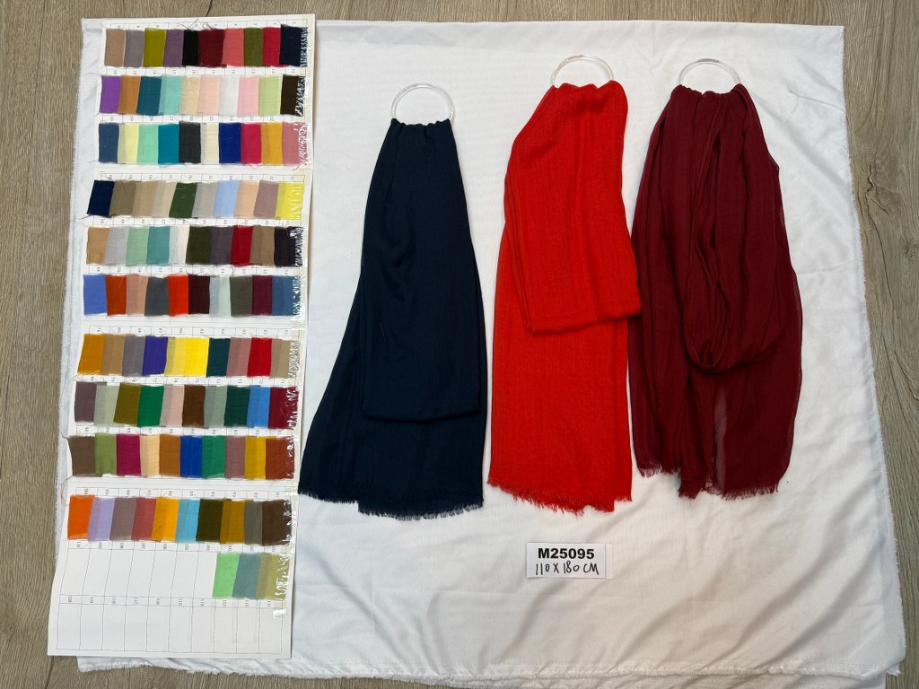 Huivi 110x180 cm, 100% polyesteri, värilajitelma