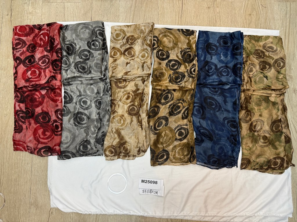 Huivi 85x180 cm, 100% polyesteri, värilajitelma