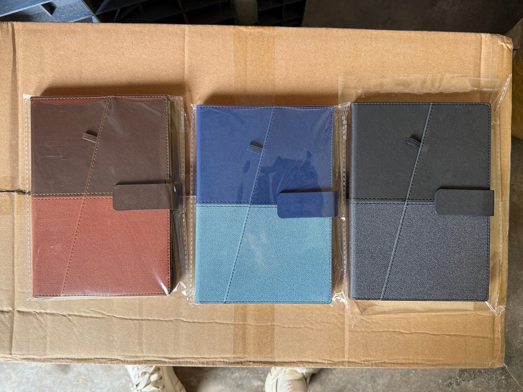 Muistikirja,materiaali,PU,koko,A5,21*15cm,100 sivua,70gsm,väri,musta.